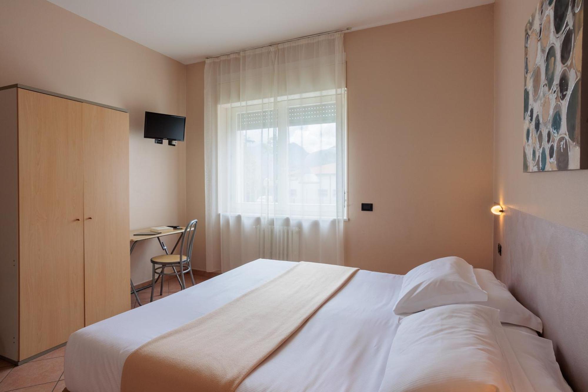Al Centro Bed and Breakfast Verbania Exteriör bild