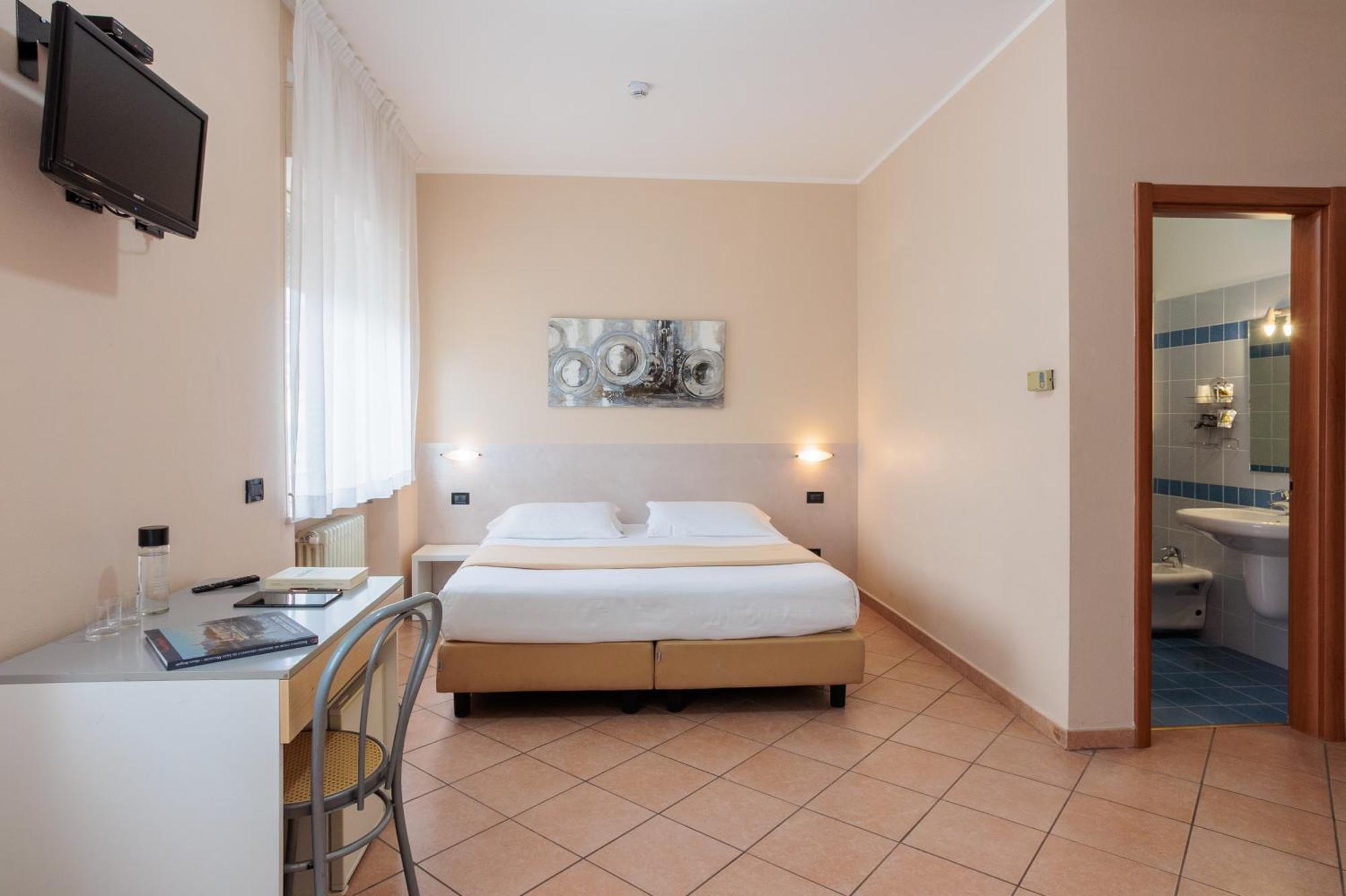 Al Centro Bed and Breakfast Verbania Exteriör bild