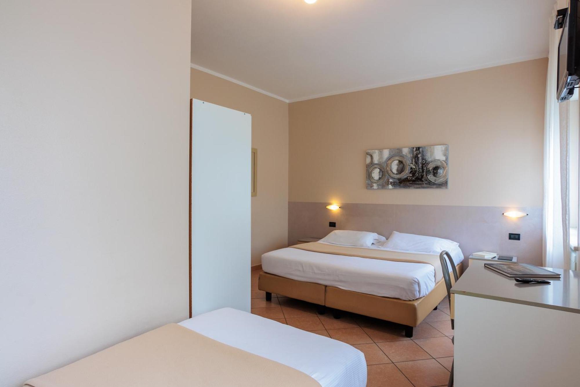 Al Centro Bed and Breakfast Verbania Exteriör bild